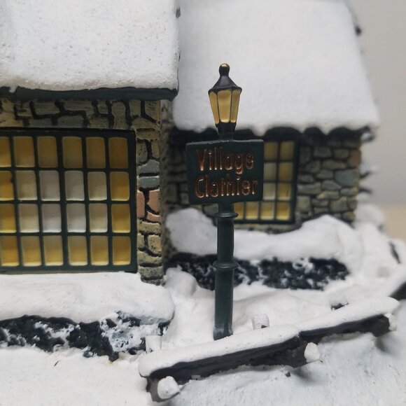 Hawthorn Village Thomas Kinkade Christmas Light Up Village Clothier - Picture 3 of 12